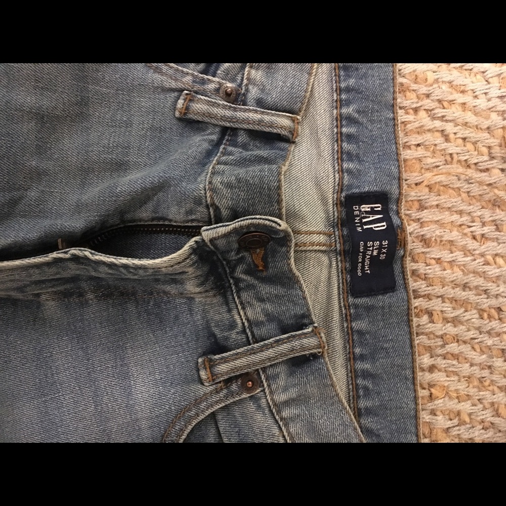 Men’s Faded Gap light wash Slim Straight Jeans
